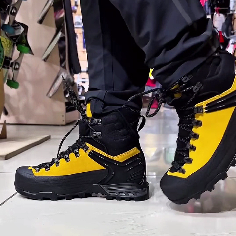 Men's High-Top Hiking Boots with Adjustable Laces
