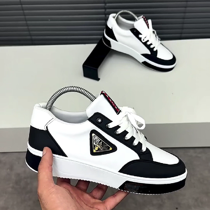 Men's Casual Sneakers with Triangle Patch Design