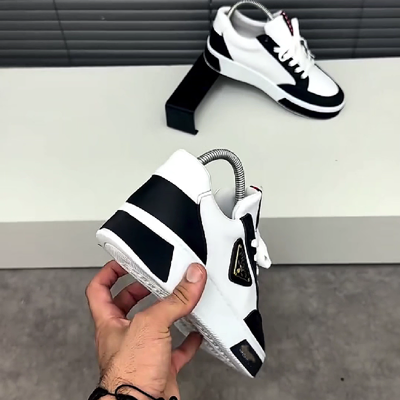 Men's Casual Sneakers with Triangle Patch Design