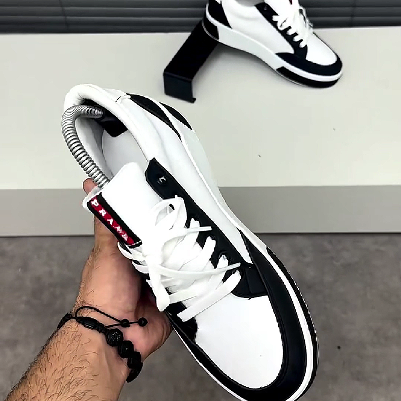 Men's Casual Sneakers with Triangle Patch Design