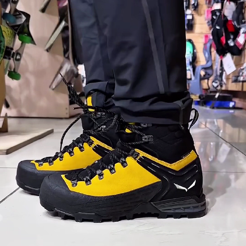 Men's High-Top Hiking Boots with Adjustable Laces