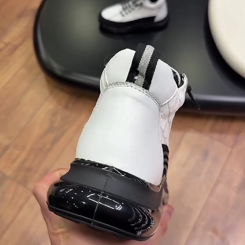 WhiteCroco Texture Sneaker