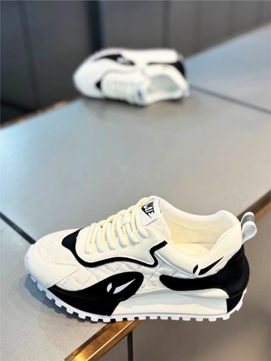 Bold Design Retro Sneaker