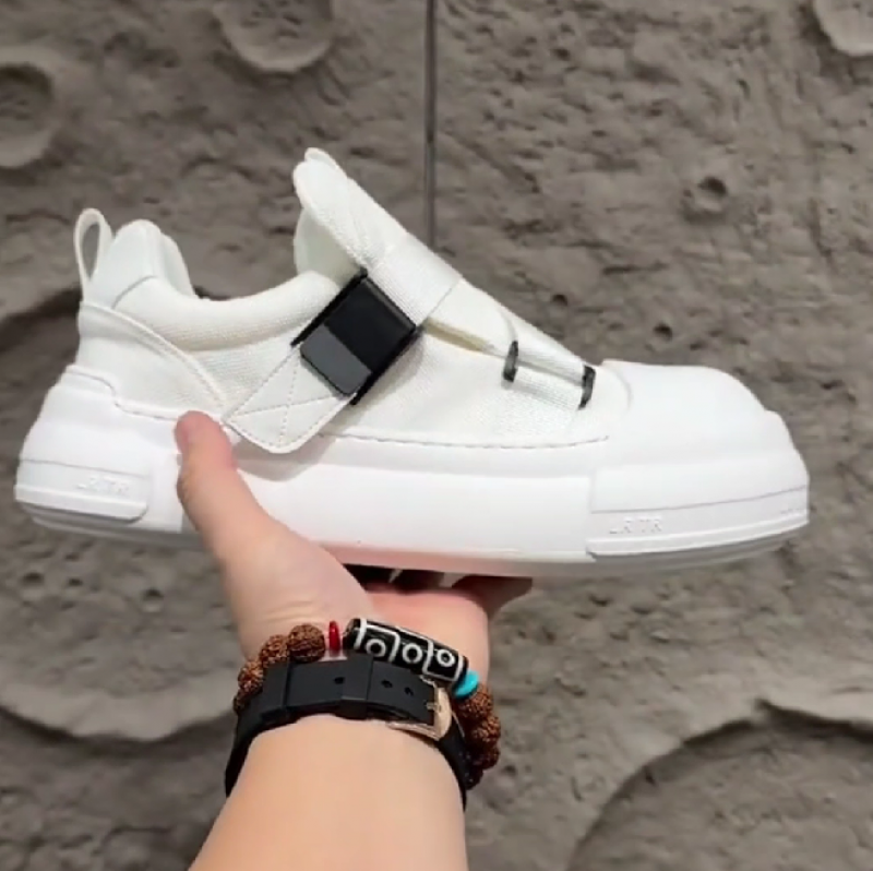 Men's White Minimalist Sneaker Shoe