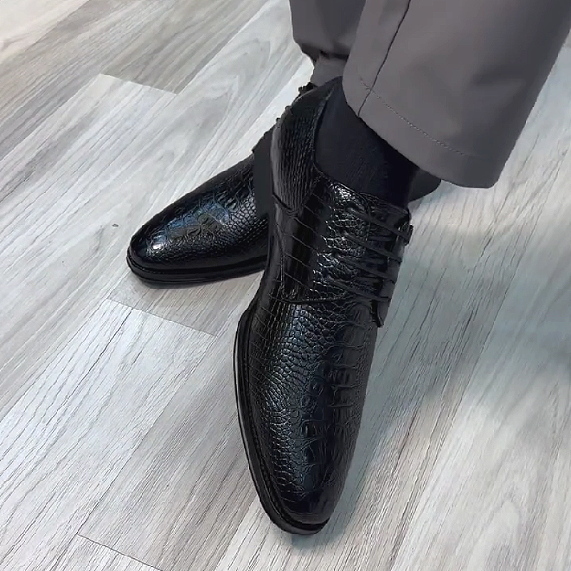 Men's Textured Leather Dress Shoes with Lace-Up Closure