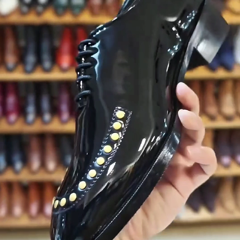 Men's Glossy Leather Lace-Up Wingtip Dress Shoes