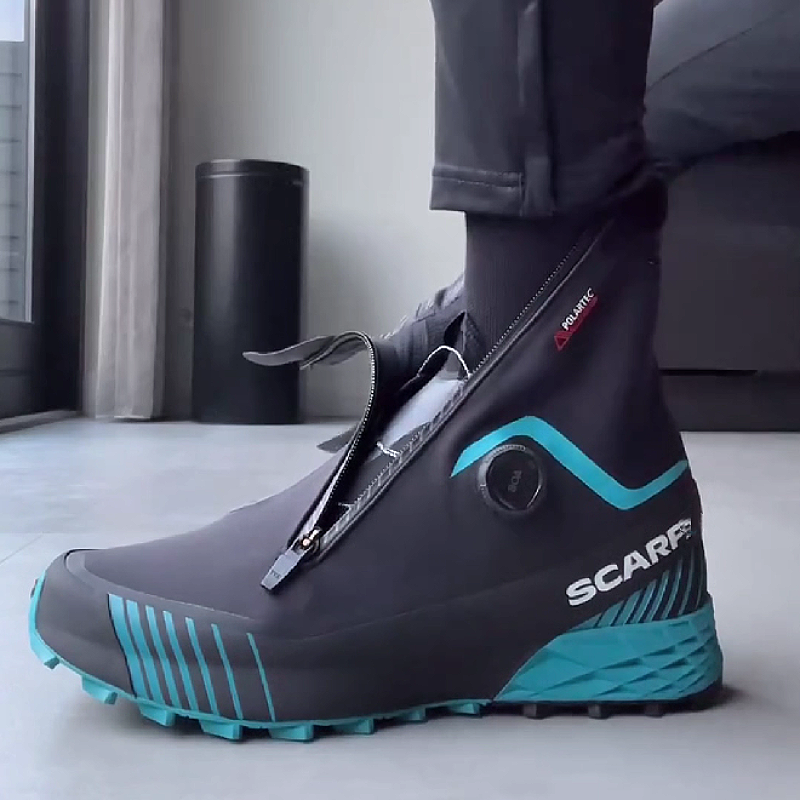 Men's Outdoor Boots with Adjustable Closure System