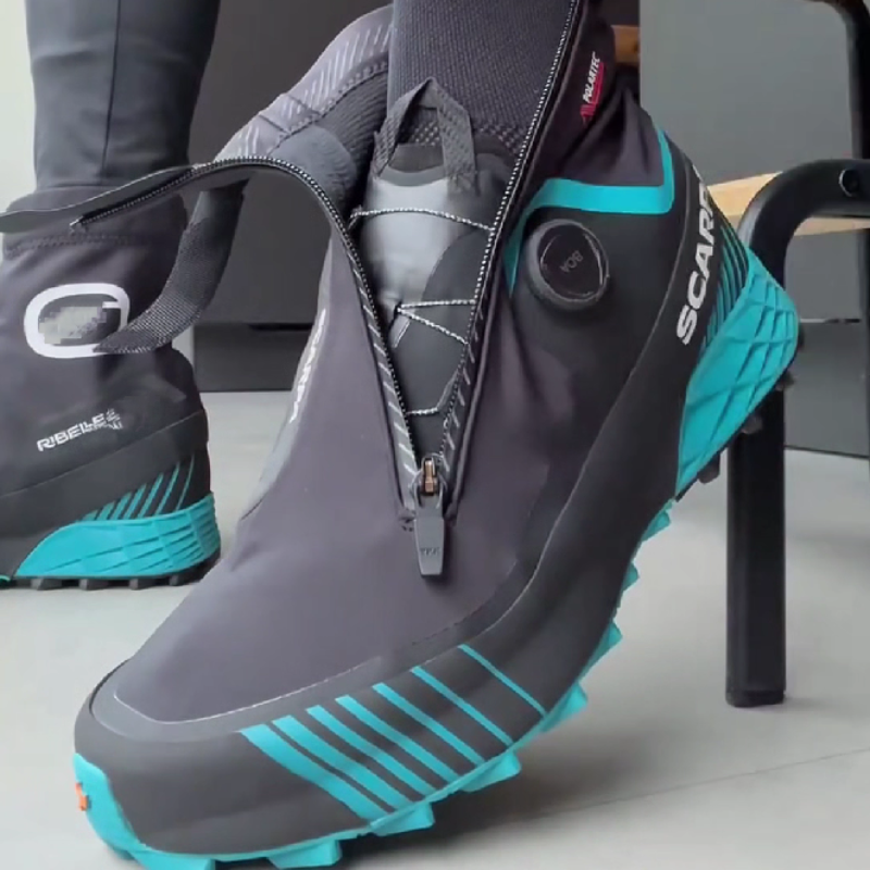 Men's Outdoor Boots with Adjustable Closure System