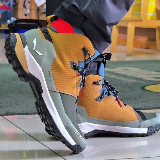 Men's Mountaineering Boots with Secure Buckle System