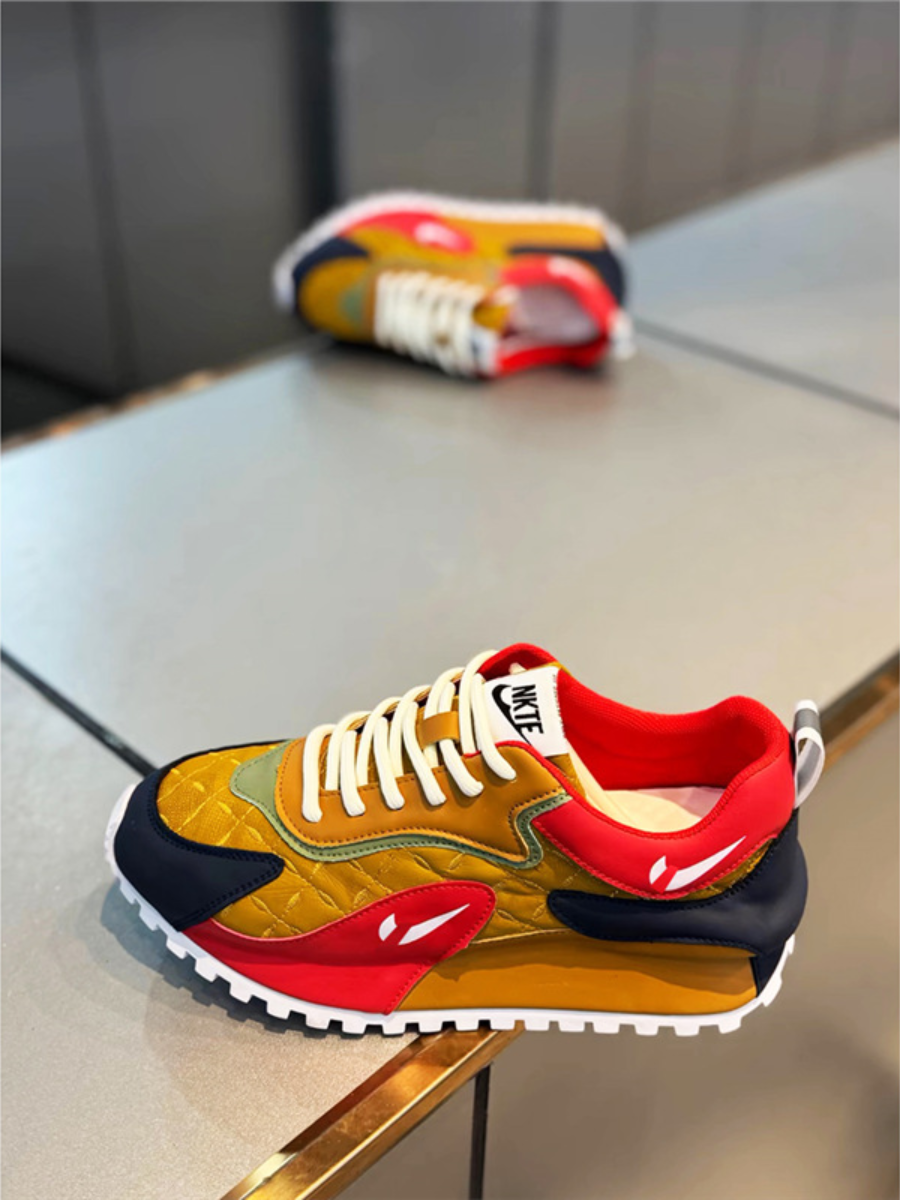 Bold Design Retro Sneaker