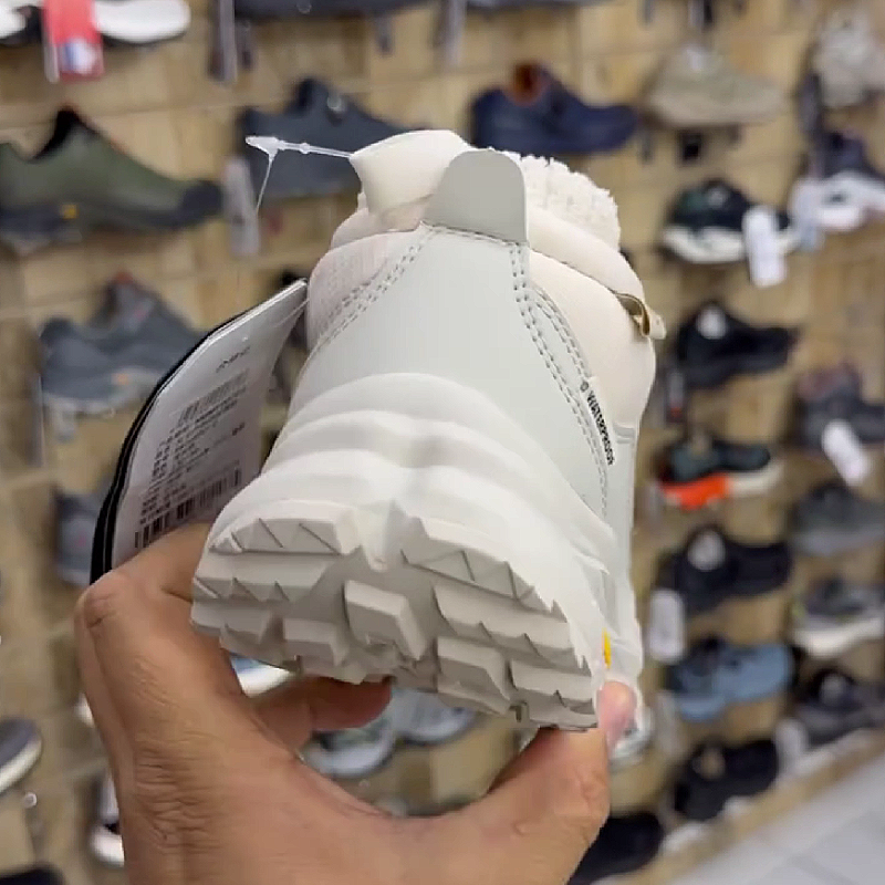 Quilted Winter Hiking Boot with Fleece Lining