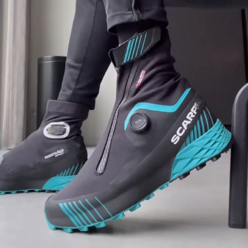 Men's Outdoor Boots with Adjustable Closure System