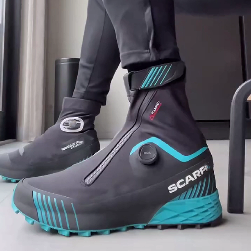 Men's Outdoor Boots with Adjustable Closure System