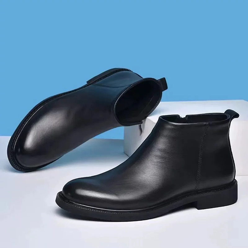 Black Minimalist Chelsea Boot
